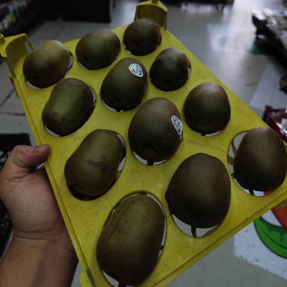 Kiwi red کیوی قرمز - Image 2